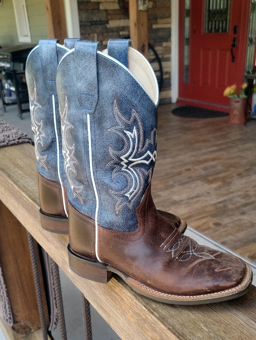 Old West Cream Embroidered Leather Cowboy Boots